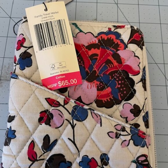 Vera Bradley Women's Outlet Cotton Family Travel Wallet NWT Vineyard Floral - Picture 2 of 5